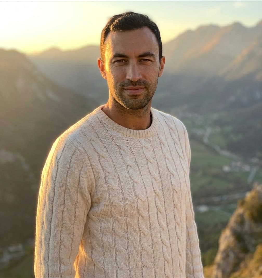 Passed — customer 05 at a mountain viewpoint